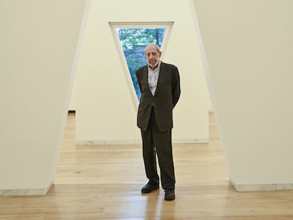 El arquitecto portugués Álvaro Siza, en el edificio que ha diseñado para ampliar el Museo de Arte Contemporáneo de Serralves en Oporto.