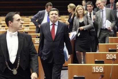 El presidente de la Comisión Europea, José Manuel Barroso, se dirige a la comparecencia ayer en el Parlamento.