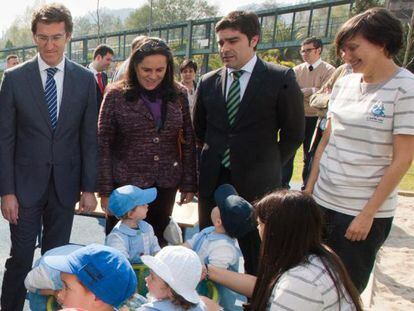 Faraldo, a la derecha de Feij&oacute;o, en un acto en Betanzos cuando era alcaldesa.