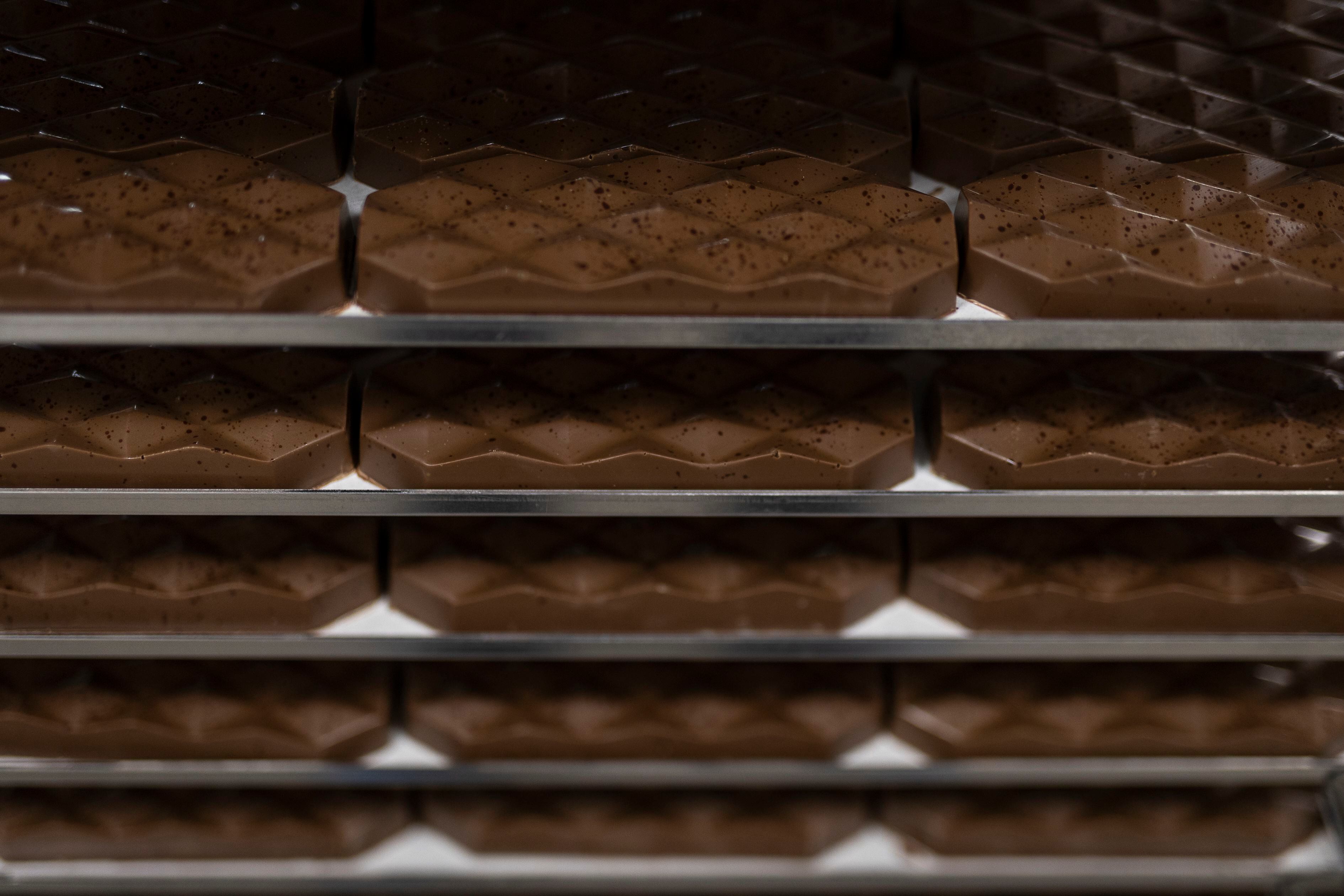 DVD 1188 ( 22/11/23 Vic, Barcelona. El mejor chocolatero del mundo, Lluc Cruselles, abre Eukaria,  su nuevo obrador y tienda.  [ALBERT GARCIA] EL PAIS