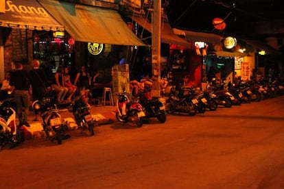 Muchas de las víctimas terminan en 'brothels' que copan las calles de Phonm Penh, Bangkok o Chiang Mai.