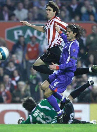 Aduriz consigue el segundo gol ante Belenguer y Abbondazieri.