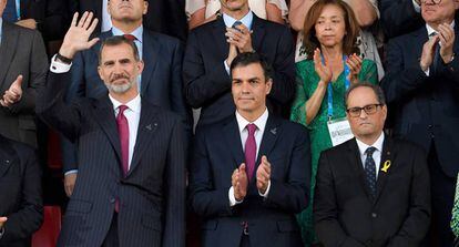 El Rey, junto a Pedro Sánchez y Quim Torra, en la inauguración de los Juegos Mediterráneos.