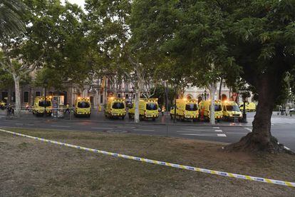 Ambulancias en Barcelona tras el atentado.