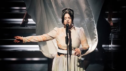 Lana del Rey actuando el pasado 10 de julio en París.