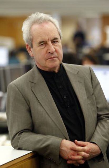 El escritor inglés John Banville, en la redacción del diario EL PAÍS, en Madrid en abril