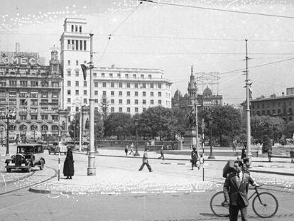 Una vista de plaza de Catalunya en octubre de 1947.