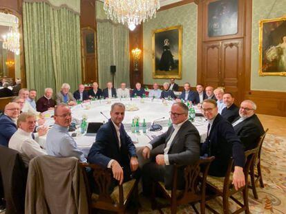 Christine Lagarde, con los otros 23 miembros del Consejo de Gobierno del BCE, el miércoles a las afueras de Fráncfort (Alemania). 