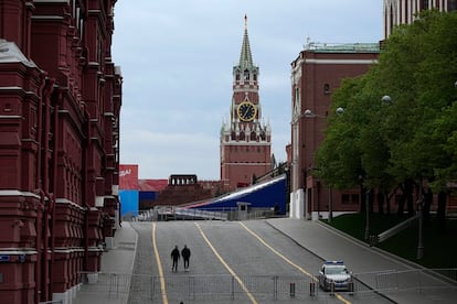 Entrada a la plaza Roja de Moscú cortada ante la celebración del Día de la Victoria, el próximo 9 de mayo.