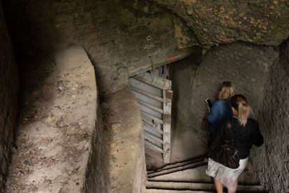 Under the Tašmajdan urban park there is a network of underground galleries.  Caves that the Austrians used to extract saltpeter to make gunpowder and that the Nazis converted into a bunker from which they directed the occupation of Belgrade.  