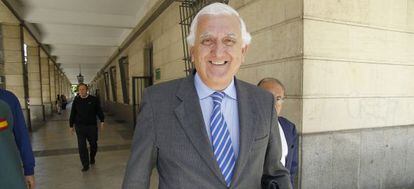 El expresidente de la CEA Santiago Herrero, en los juzgados el pasado abril.