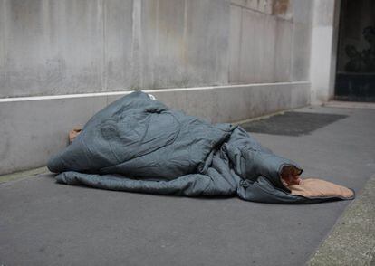 Imagen de la serie 'Les Migrants' (2009), sobre inmigrantes que duermen en un parque de París denominado el pequeño Kabul.