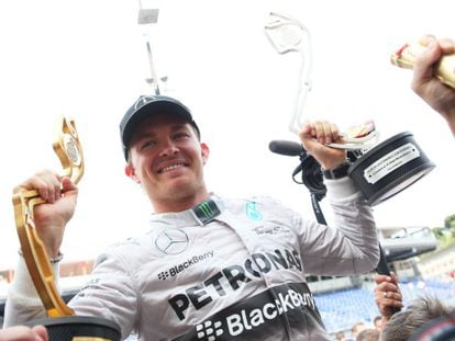 Rosberg celebra su triunfo en Mónaco.