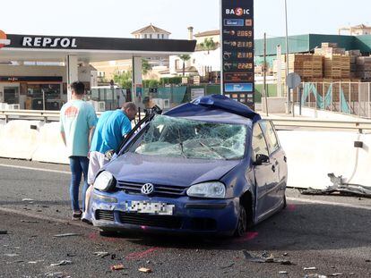 Accidente de tráfico en el que murió un a persona por una colisión entre dos autobuses y un turismo, a la altura del kilómetro 210 de la autovía A-92 a su paso por Moraleda de Zafayona (Granada), el domingo 3 de julio del año pasado