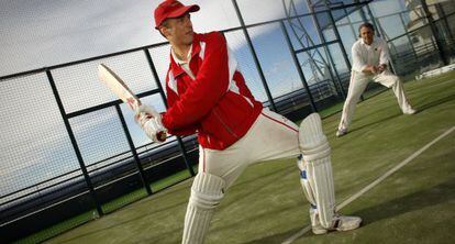 Jon (i) e Ian en un entrenamiento en el Madrid Cricket Club.