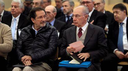 El expresidente de Bankia Rodrigo Rato (d) junto al exconsejero de Caja Madrid Jos&eacute; Antonio Moral Sant&iacute;n 