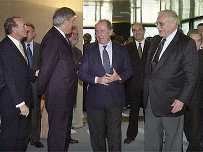 Isidre Fainé, Francesc Homs, Rodrigo Rato y Ricard Fornesa (de izquierda a derecha), ayer en Barcelona.