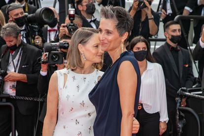 Jodie Foster y su esposa, Alexandra Hedison, en el Festival de Cannes el pasado 6 de julio.