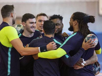 Los jugadores del Barcelona, durante un entrenamiento.
