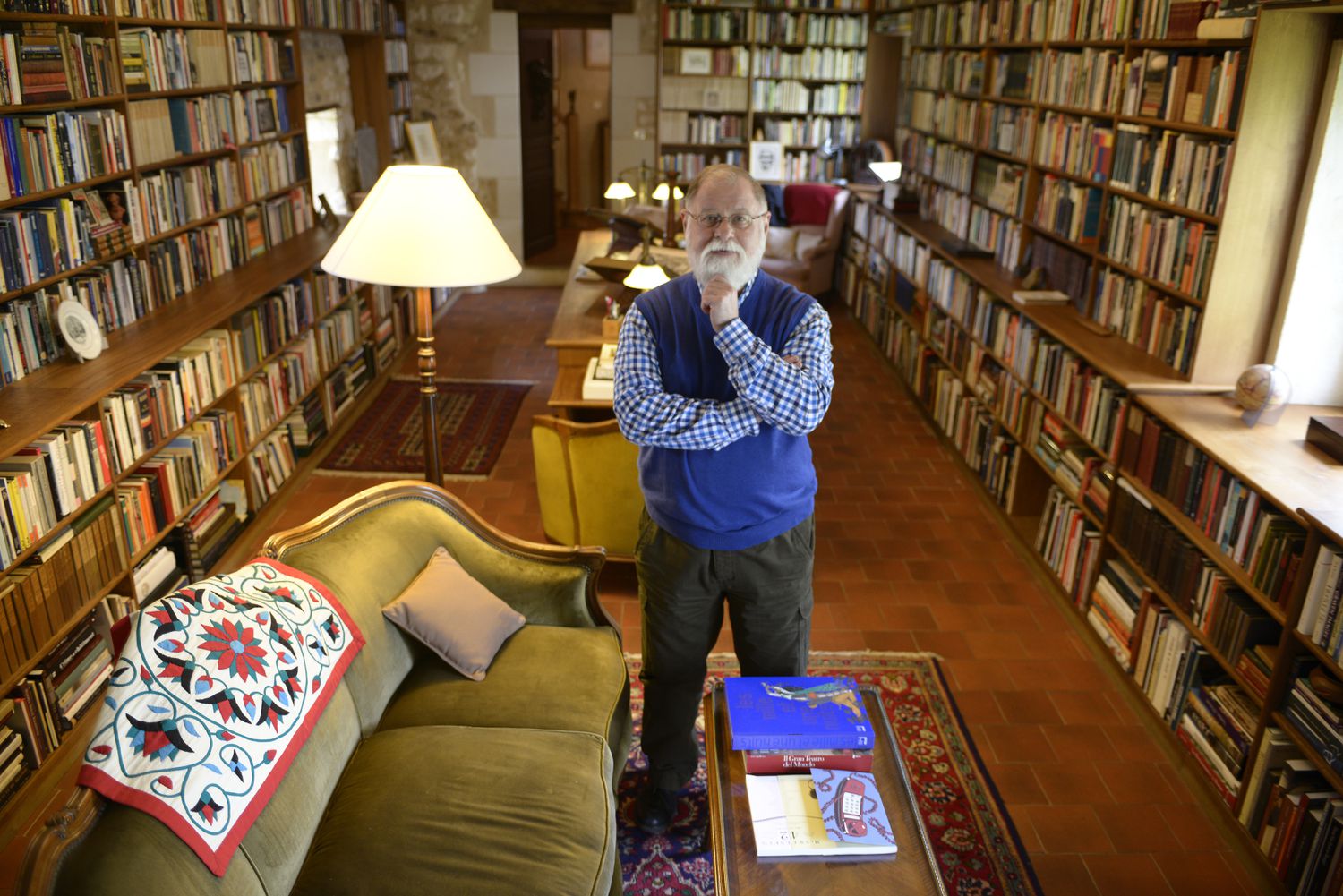 El escritor argentino Alberto Manguel el 29 de abril de 2013 en Mondion, Francia, donde tuvo instalada su biblioteca.