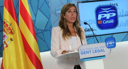 Alicia Sánchez-Camacho, presidenta del PP en Cataluña, valora la firma del decreto de la Ley de Consultas.