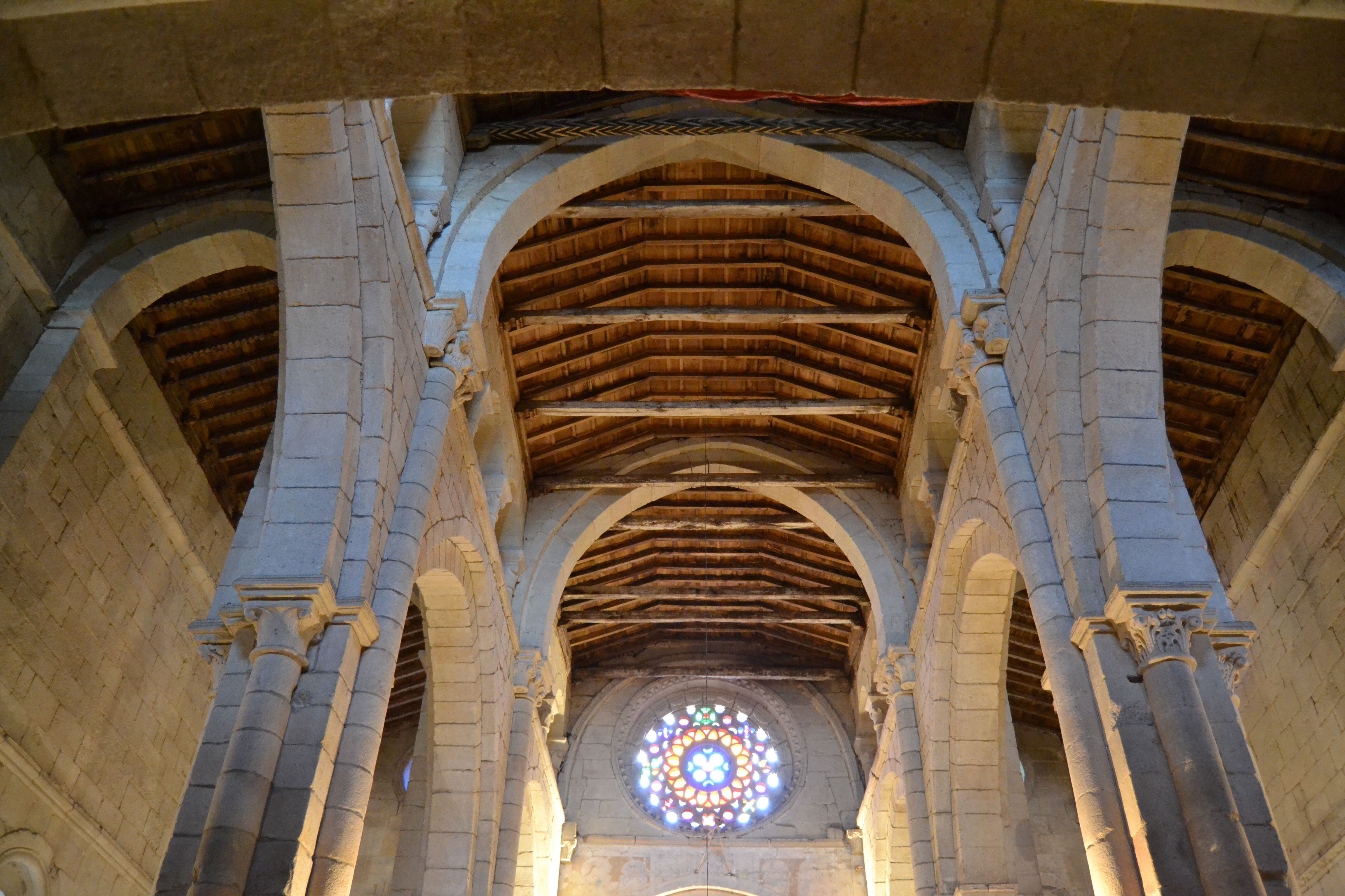 Interior de Santa Mariña de Augas Santas.