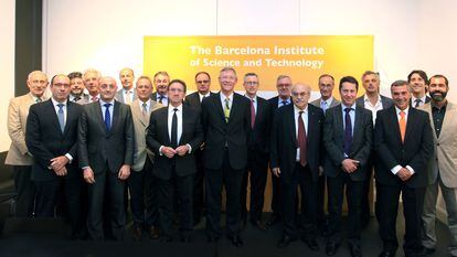 Imagen de 2015 del patronato de The Barcelona Institute of Science and Technology, en el que confluyeron seis centros catalanes punteros. En la actualidad son 19 hombres y tres mujeres.
