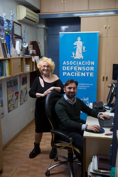 Tres personas trabajan en la asociación: Carmen Flores, Ramón Prieto y otra empleada que lo hace desde casa.