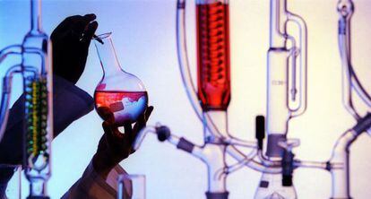 La gran complejidad de la ciencia exige que sean los propios científicos quienes determinen su calidad e interés.