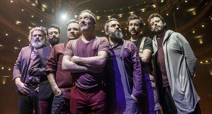 De izquierda a derecha: Ricky Falkner, Dani Ferrer, Jordi Roig, Santi Balmes, Julián Saldarriaga, Guillem Albà y Oriol Bonet.
