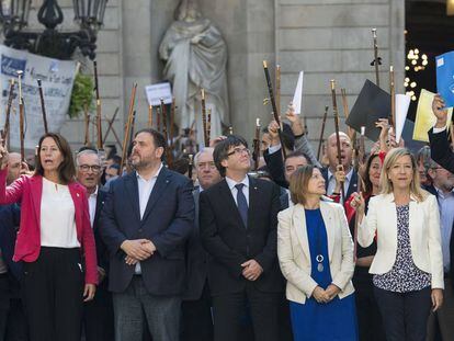 Junqueras, Puigdemont y Forcadell, con alcaldes independentistas el 16 de septiembre.