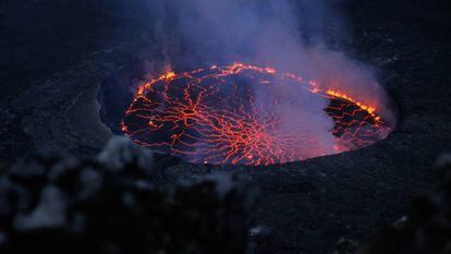 El volcán Nyiragongo, con su lago de lava permanente.