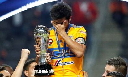 El jugador Dami&aacute;n &Aacute;lvarez de Tigres llora tras ganar la Liga MX.