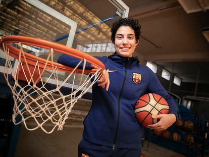 Ainhoa López, jugadora de baloncesto del Barcelona, en el Pabellón Municipal de Deportes Juan Carlos Navarro de Sant Feliu del Llobregat.