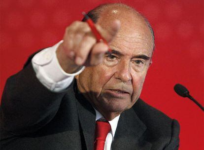 Emilio Botín, presidente del Santander, en una comparecencia el pasado febrero.
