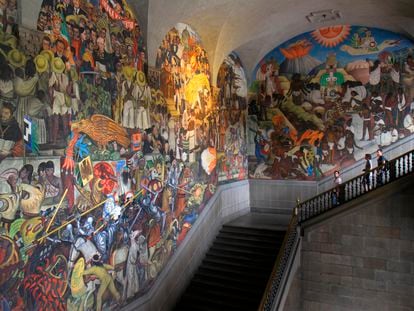 Los murales de Diego Rivera al interior del Palacio Nacional.