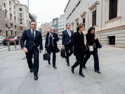 Los miembros de la Comisión de Venecia, a su llegada al Congreso el 8 de febrero.