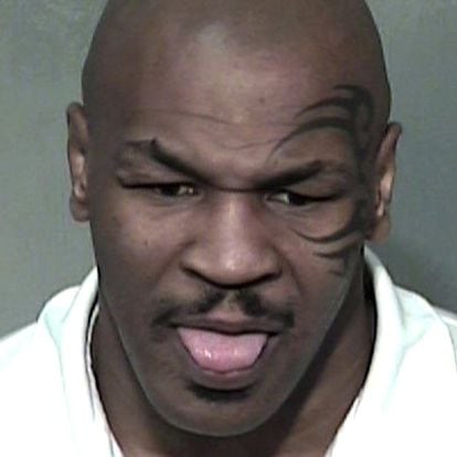 Mike Tyson, excampeón mundial de boxeo, fue arrestado en 2006 por conducir bajo los efectos del alcohol y por posesión de cocaína a la salida de un club nocturno de la ciudad de Scottsdale (Arizona).