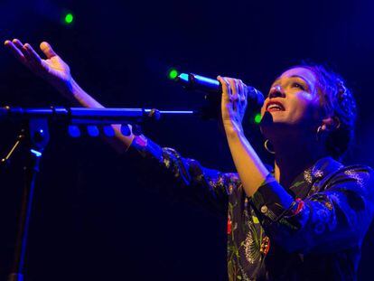 Natalia Lafourcade actuando en febrero en Londres.