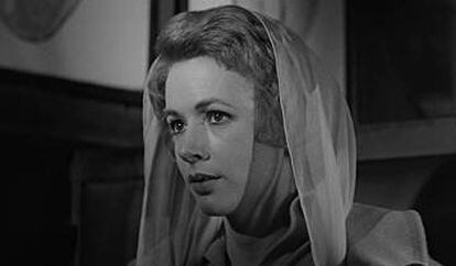 Piper Laurie, Sarah Packard, en la película.