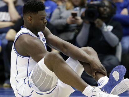 Zion Williamson, el pasado 20 de febrero, cuando se le destrozó la zapatilla y se lesionó.
