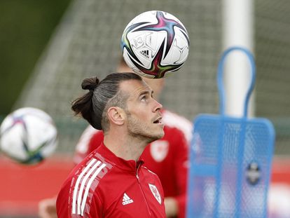 Gareth Bale, este sábado en el entrenamiento con la selección de Gales.