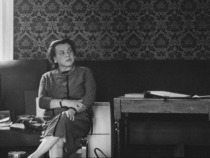 La escritora estadounidense Muriel Rukeyser, fotografiada en 1963.