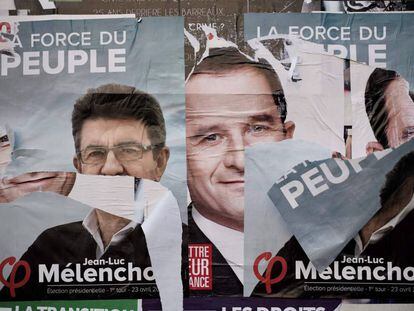 Carteles desgastados de los candidatos de izquierda en Francia.
