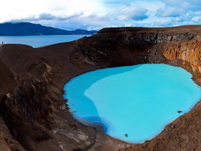 Los dos lagos dentro del cr&aacute;ter del volc&aacute;n Askja