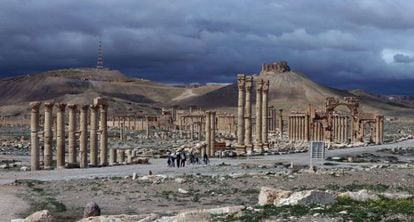 Palmira (Tadmor, en àrab), la perla del desert, va ser als segles I i II dC un dels centres culturals més importants del món antic.