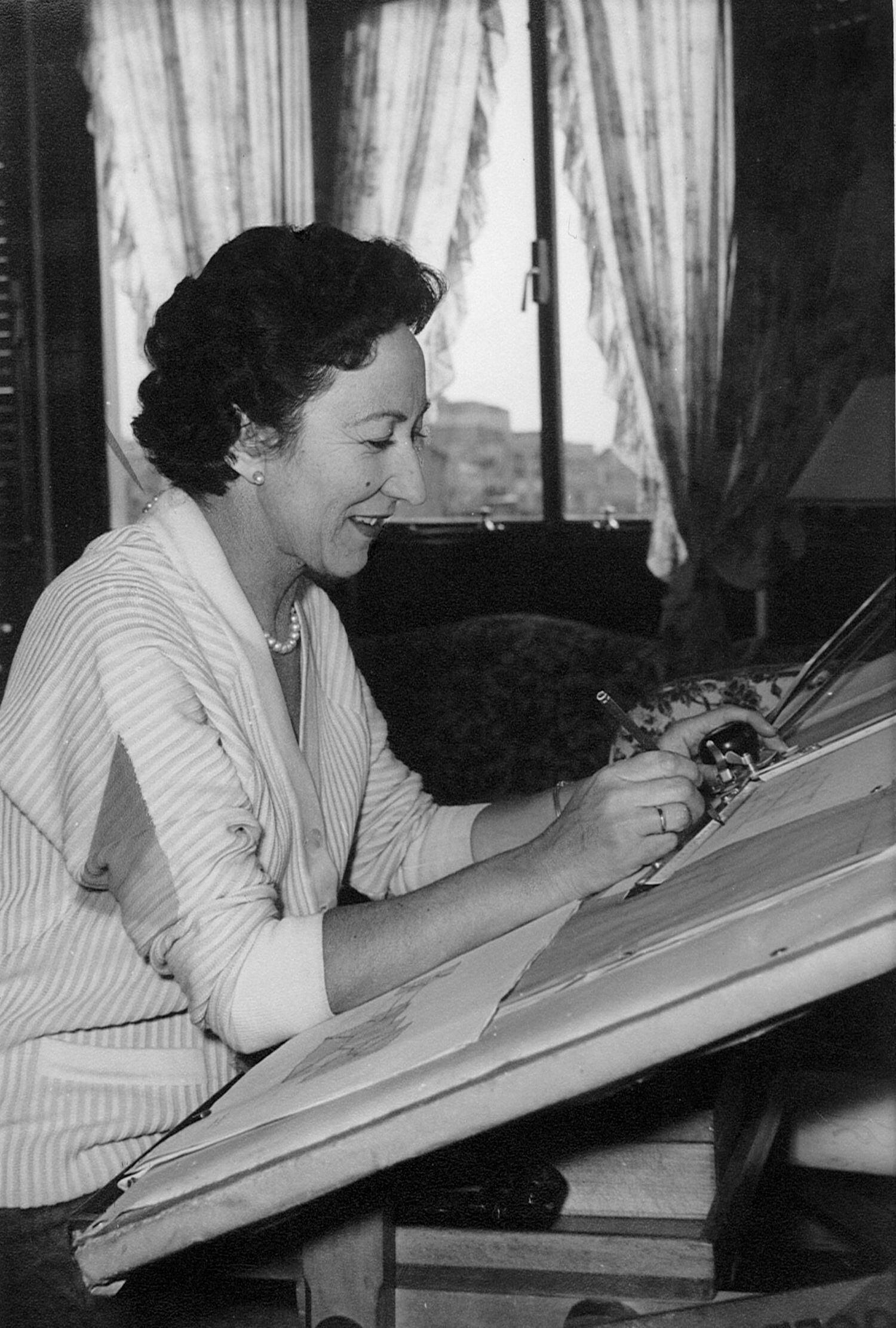 Matilde Ucelay, la primera mujer en licenciarse en Arquitectura en España. Inhabilitada por el franquismo, dos hombres, José María Arrillaga y Aurelio Botella, firmaron varias de sus creaciones.