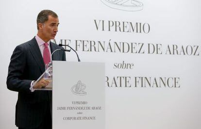 Felipe VI durante la entrega del premio Jaime Fern&aacute;ndez de Araoz de finanzas corporativas en el Colegio Universitario de Estudios Financieros de Madrid 