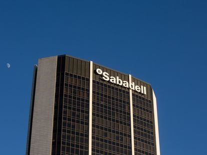 Sabadell lanza una oferta para recomprar una emisión de deuda sénior no preferente de 1.000 millones