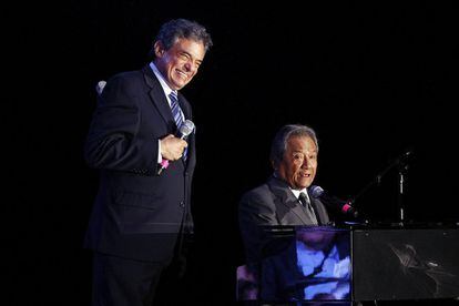 José José (a la izquierda) y Armando Manzanero, en los Premios Monitor Latino de Guadalajara (México) en 2010.